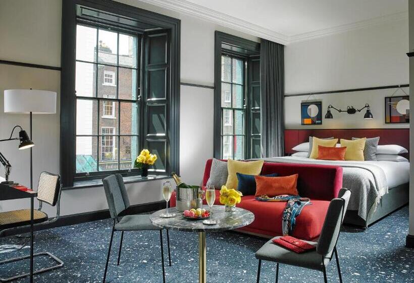 디럭스 주니어 스위트, The Mont