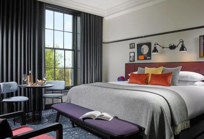 디럭스 주니어 스위트, The Mont