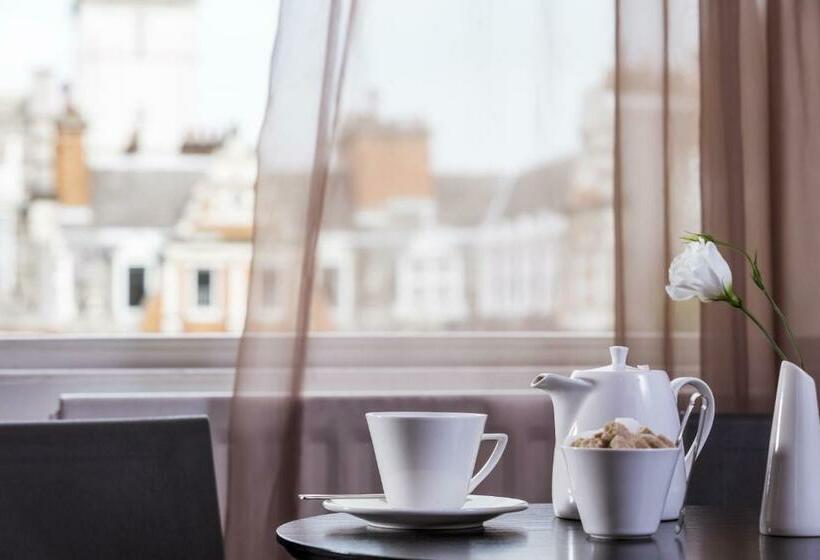 スタンダードルーム, The Queens Gate