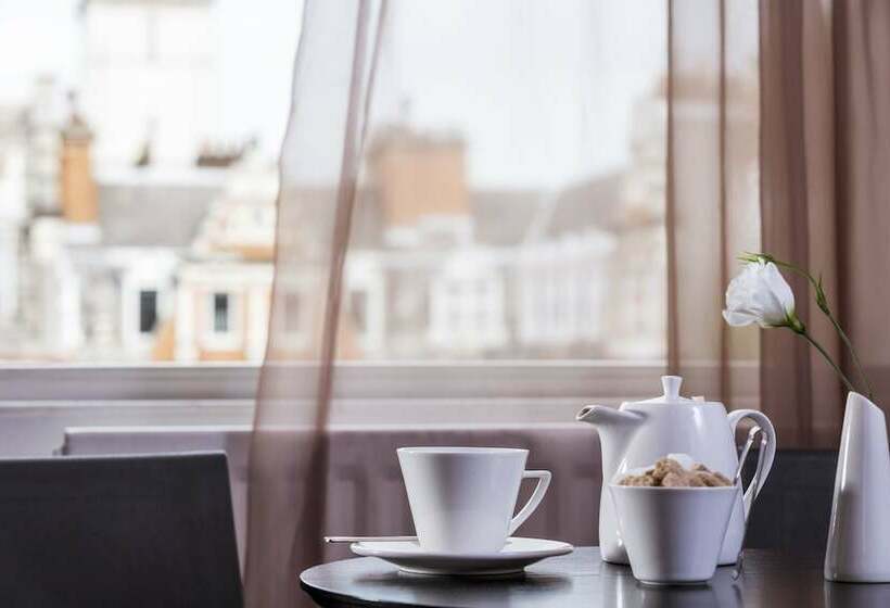 スタンダードルーム, The Queens Gate