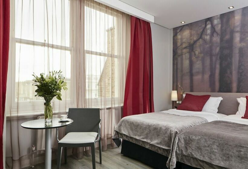 スタンダードルーム, The Queens Gate