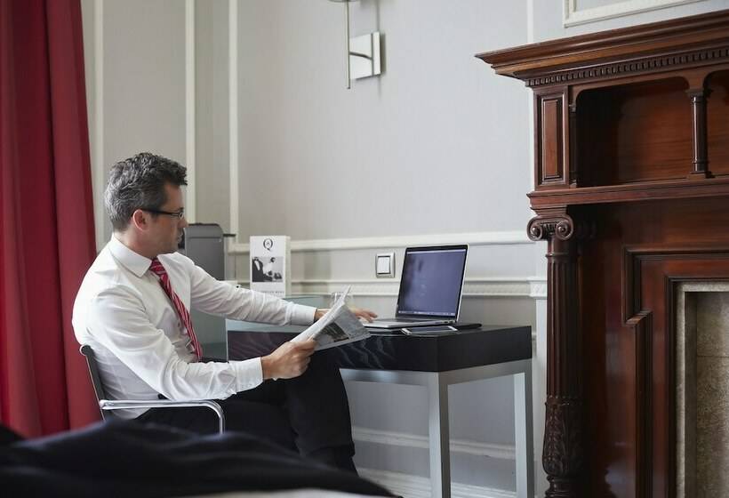 スタンダードトリプルルーム, The Queens Gate