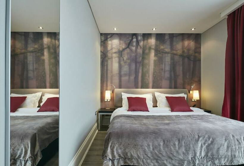 クラブルーム, The Queens Gate