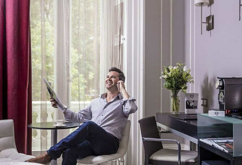 クラブルーム, The Queens Gate