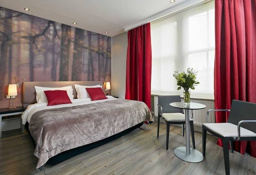 クラブルーム, The Queens Gate