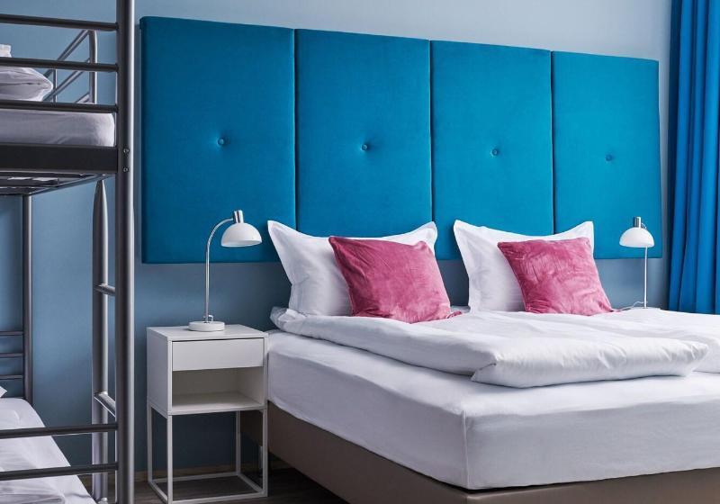 ファミリールーム, The Queens Gate