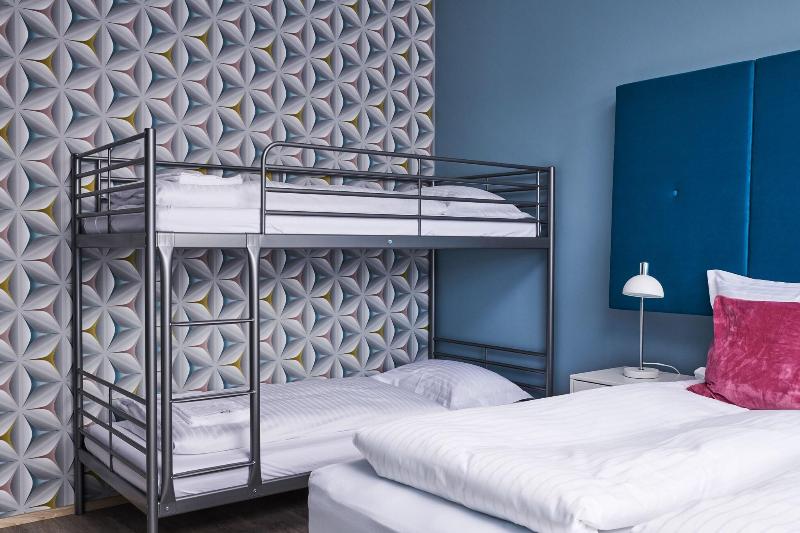 ファミリールーム, The Queens Gate