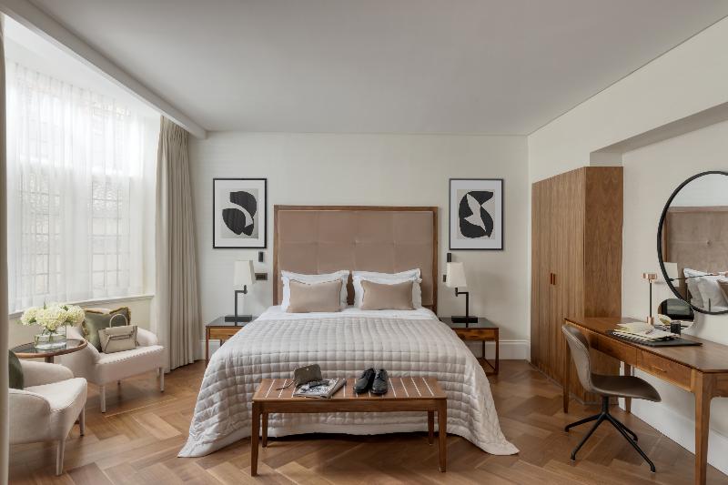 ファミリールーム, The Queens Gate