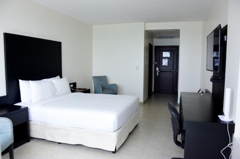 クラブルーム, The Queens Gate