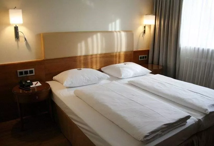 Standard Quadruple Room, Dürer