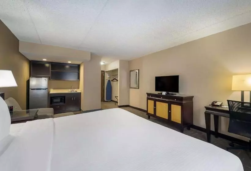 キングサイズベッドのスイートルーム, Best Western Detroit Livonia