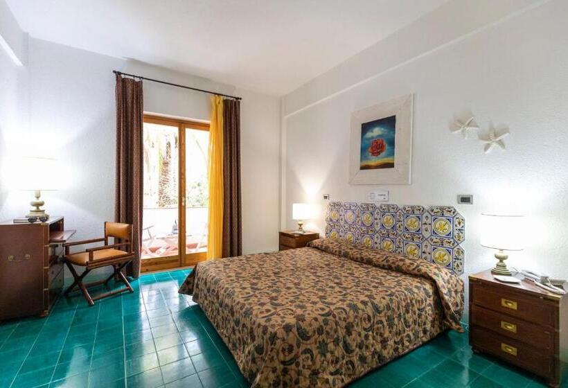 Номер Стандарт с Балконом, Grand Hotel De Rose