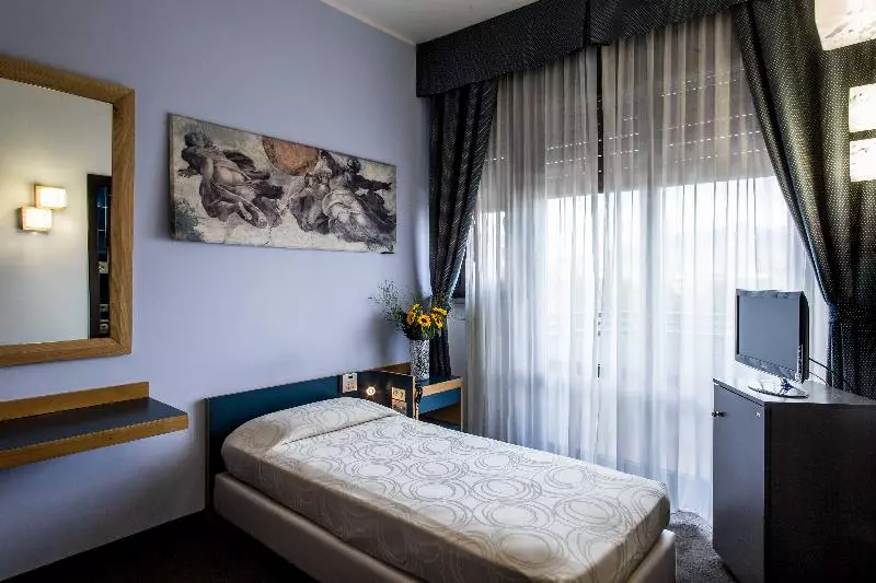 اتاق استاندارد یک نفره, Mirage