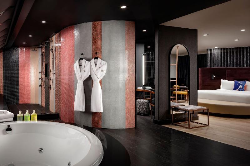 带大床的套房, W Toronto