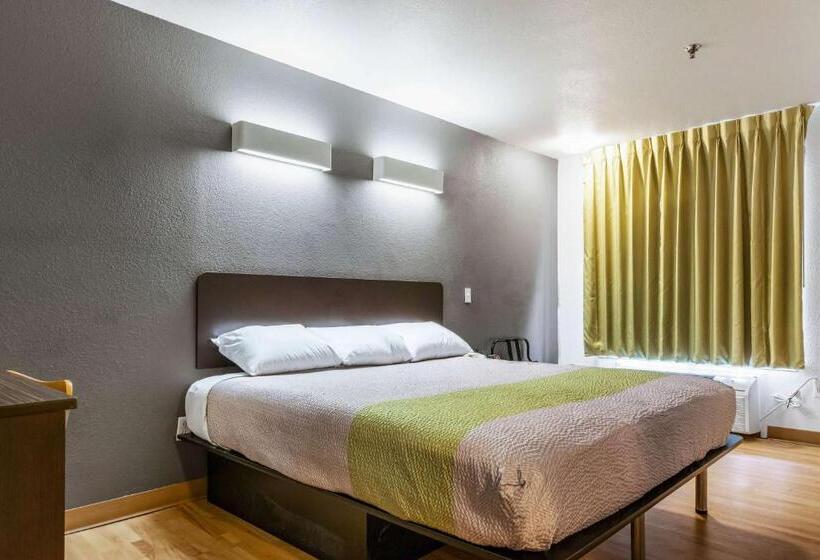 اتاق لوکس با تخت بزرگ, Motel 6 Alexandria, La  South