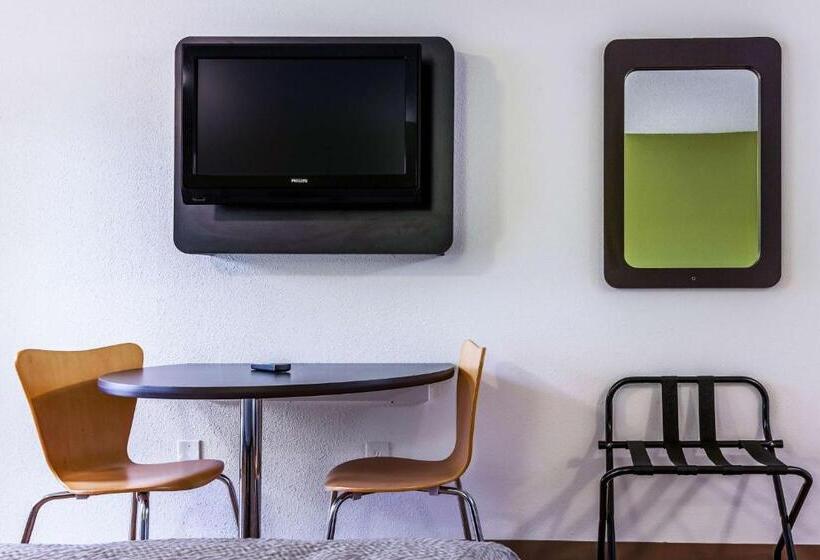 اتاق لوکس با تخت بزرگ, Motel 6 Alexandria, La  South