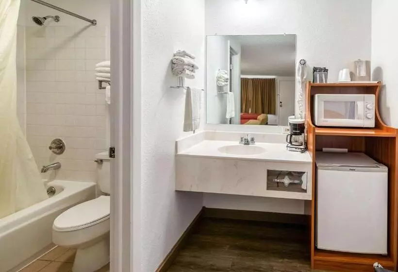 اتاق استاندارد با 2 تخت دوبل, Econo Lodge