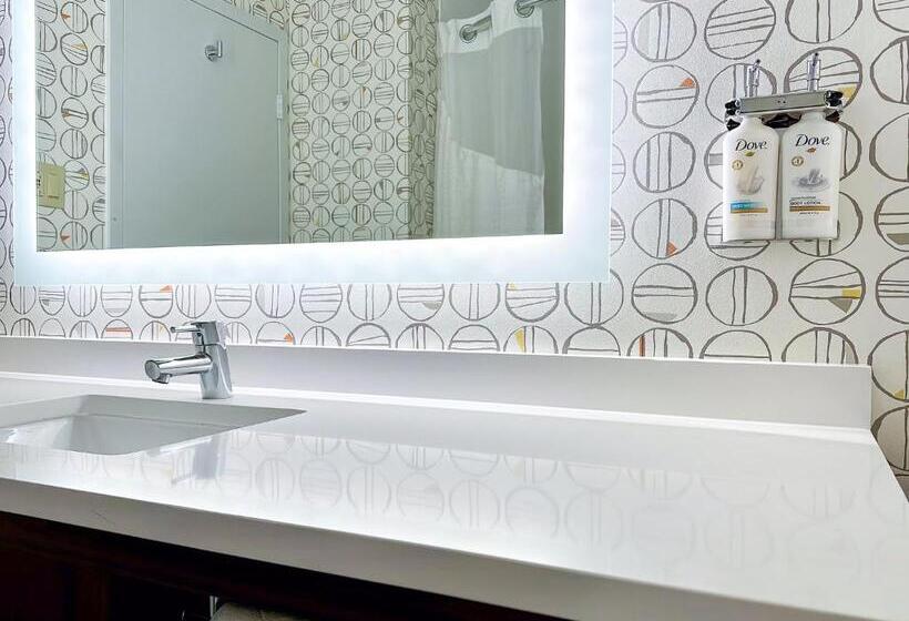 غرفة قياسية سرير كينج, Holiday Inn Weirtonsteubenville Area