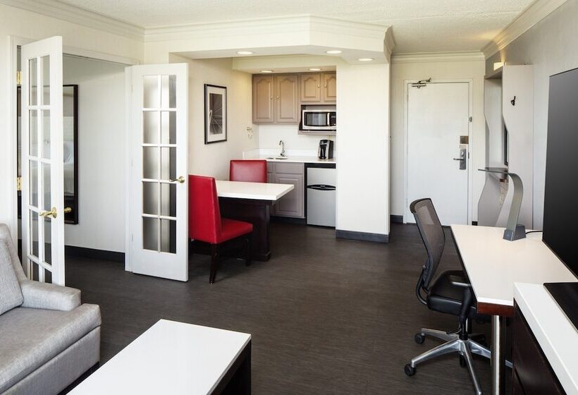 جناح لذوى الاحتياجات الخاصة, Holiday Inn Weirtonsteubenville Area