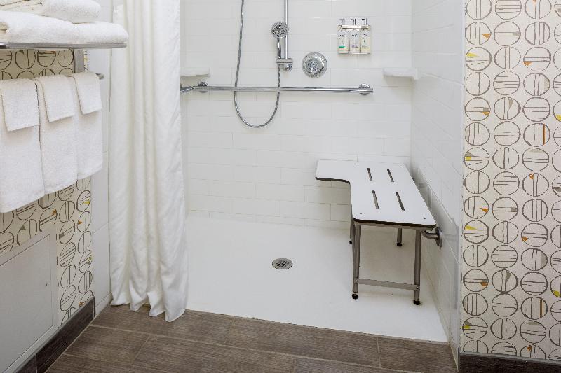 Номер Стандарт Адаптированный для Инвалидов, Holiday Inn Weirtonsteubenville Area