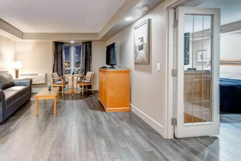 デラックススイート, Royal Hotel West Edmonton, Trademark Collection By Wyndham