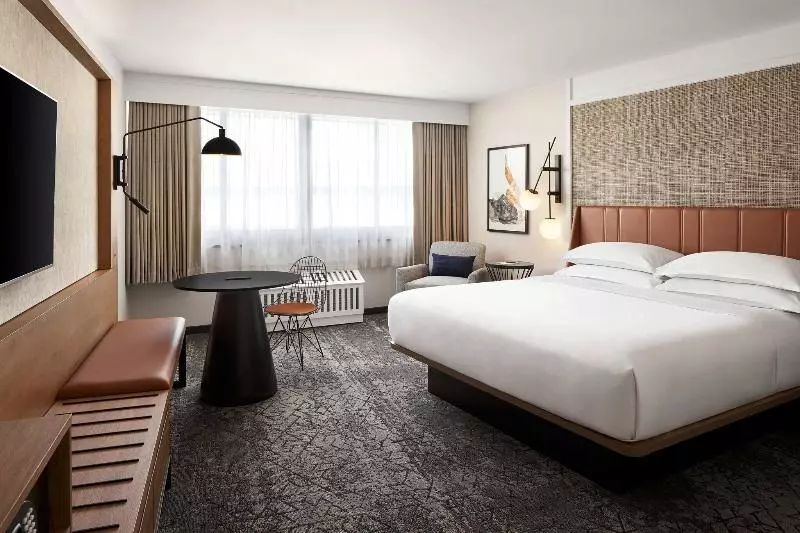 キングサイズベッドのスイートルーム, Sheraton Reston
