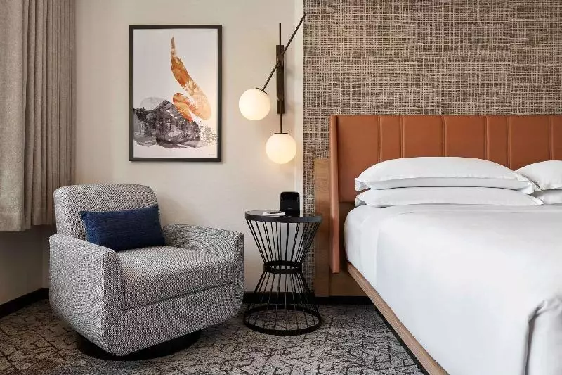 キングサイズベッドのクラブルーム, Sheraton Reston