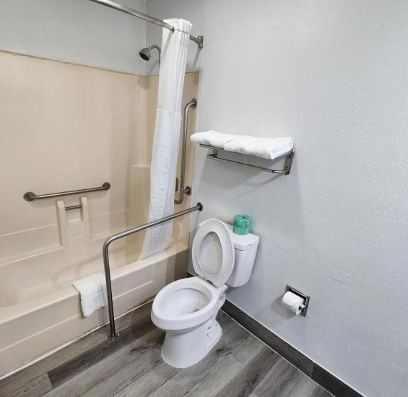 اتاق استاندارد با تخت بزرگ برای معلولان, Super 8 By Wyndham Shreveport