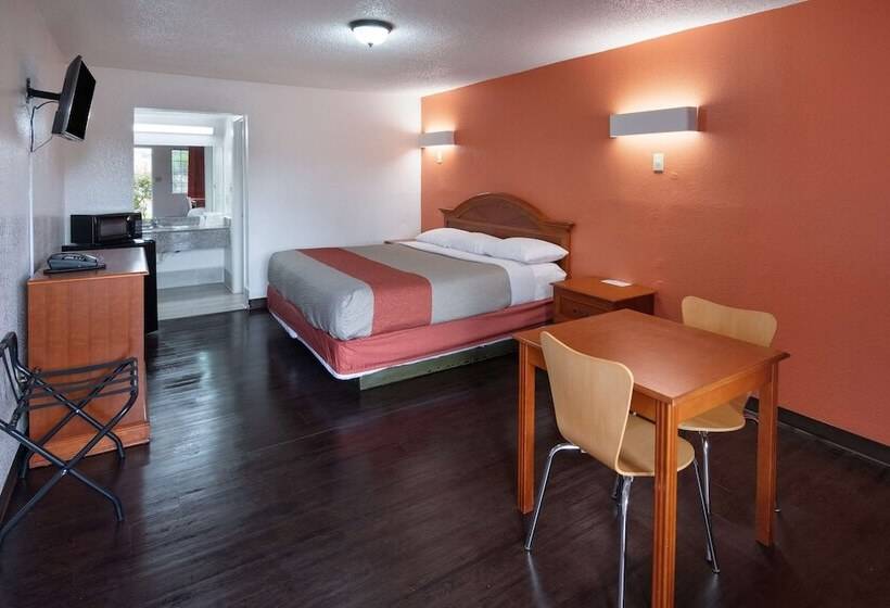 Номер Deluxe, Motel 6montgomery, Al  Coliseum