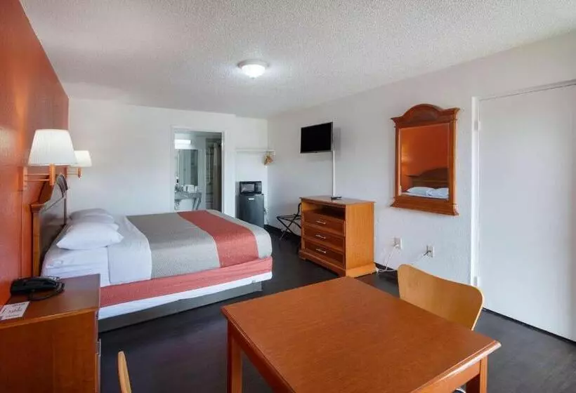 キングサイズベッドのデラックスルーム, Motel 6montgomery, Al  Coliseum