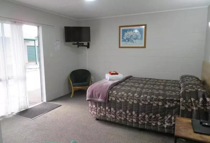 １ベッドルームアパートメント, Commodore Court Motel