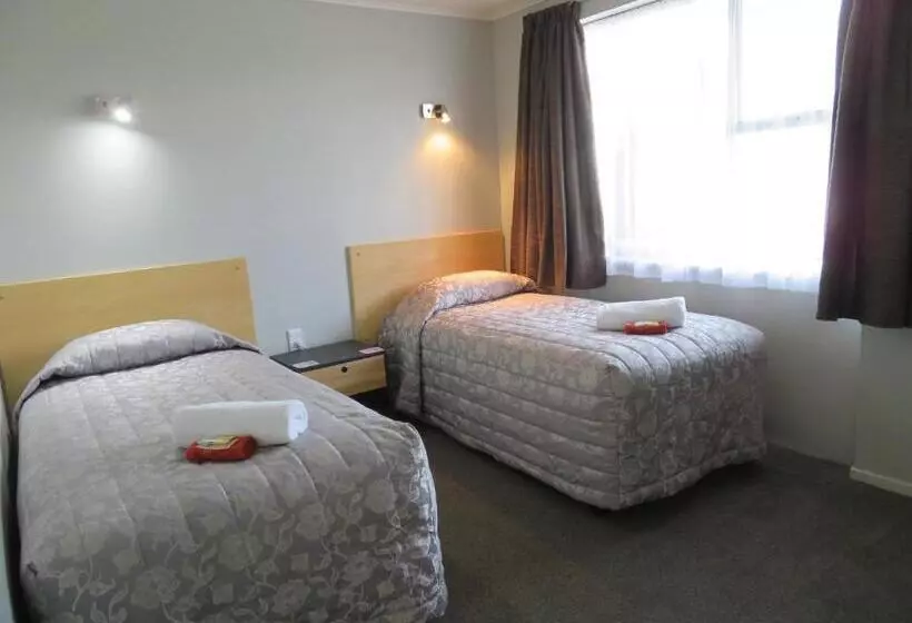 ２ベッドルームアパートメント, Commodore Court Motel