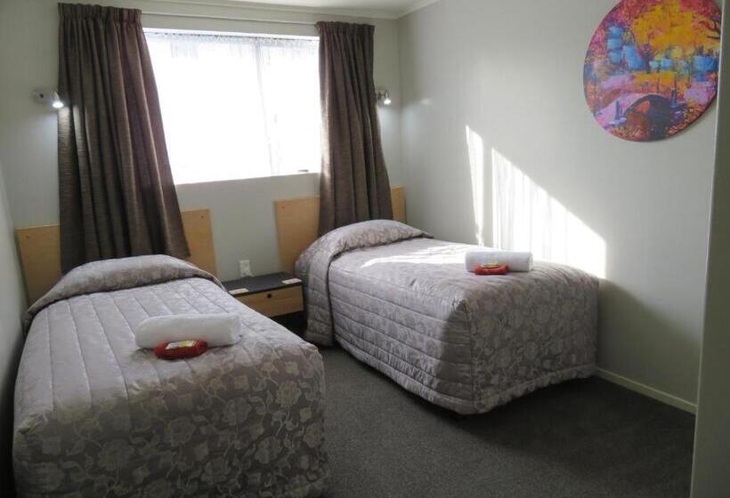 침실 2개 아파트, Commodore Court Motel