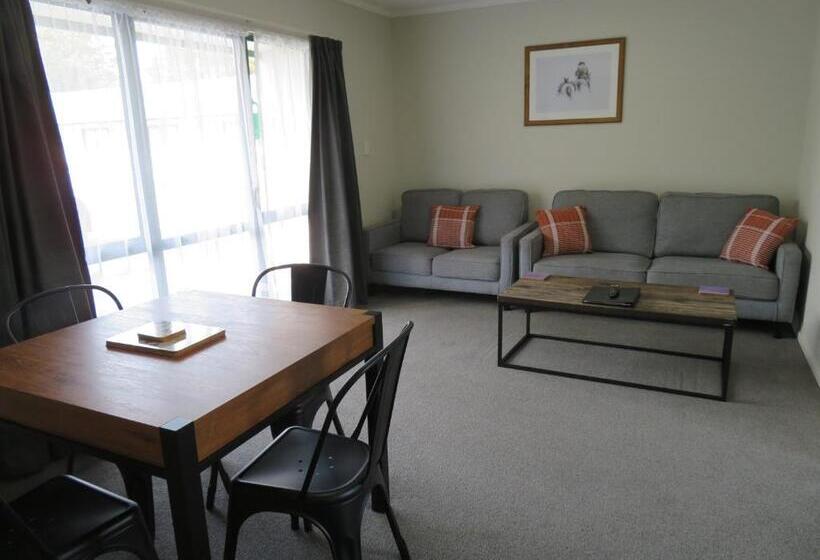 شقة إدارية غرفتين نوم, Commodore Court Motel