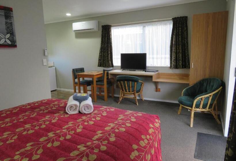 إستوديو قياسى, Commodore Court Motel