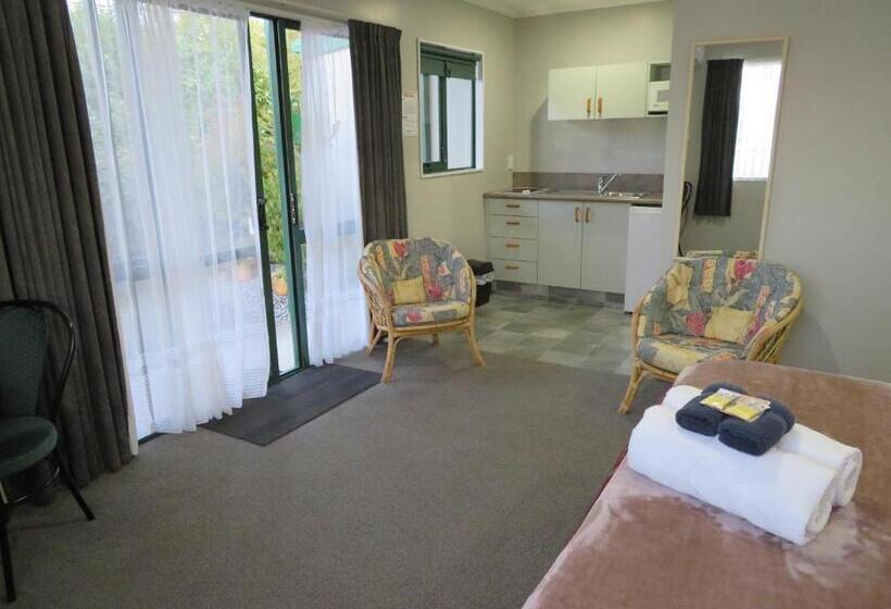 إستوديو قياسى, Commodore Court Motel