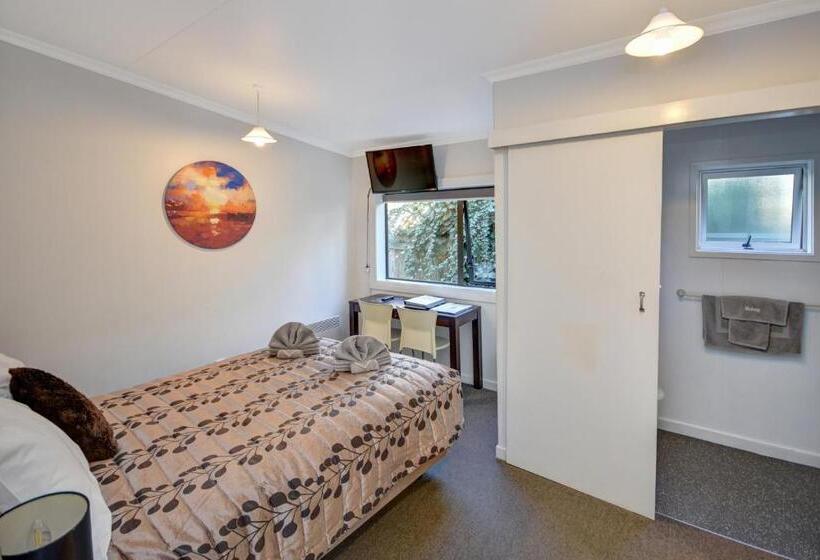 סטודיו בסיסי, Garden Motel