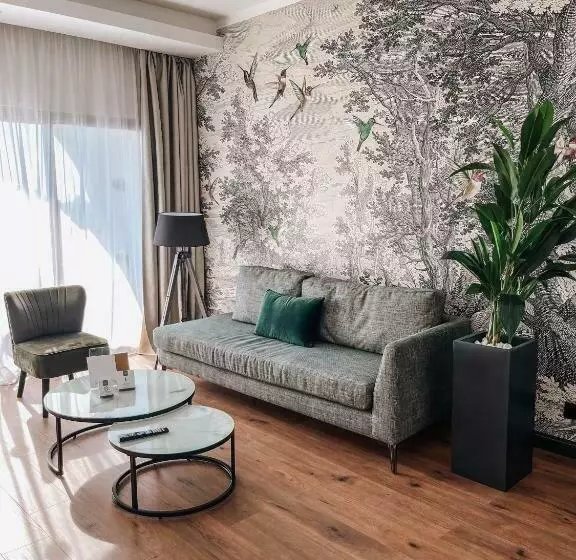 Executive Suite, Ajax