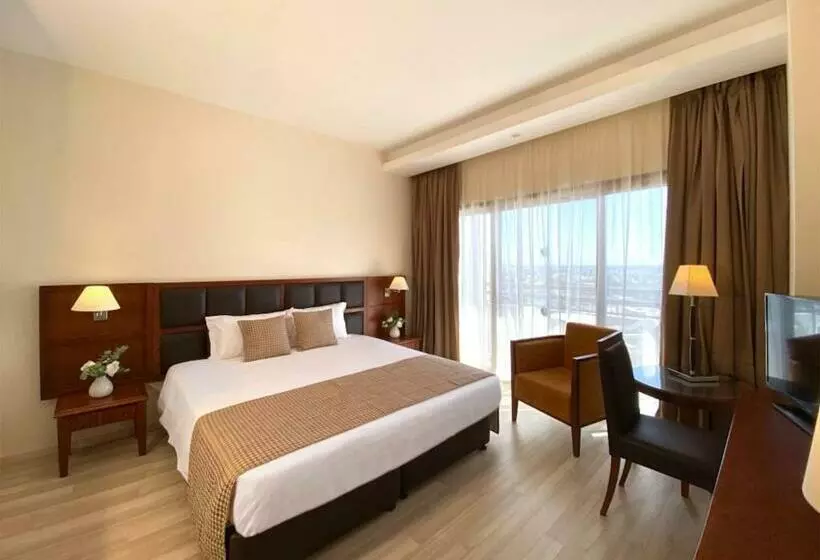 Executive Suite, Ajax