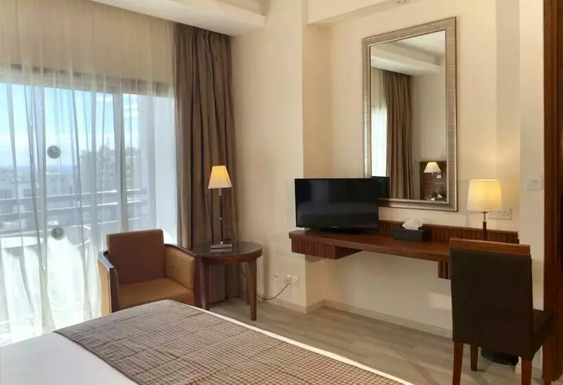 Executive Suite, Ajax