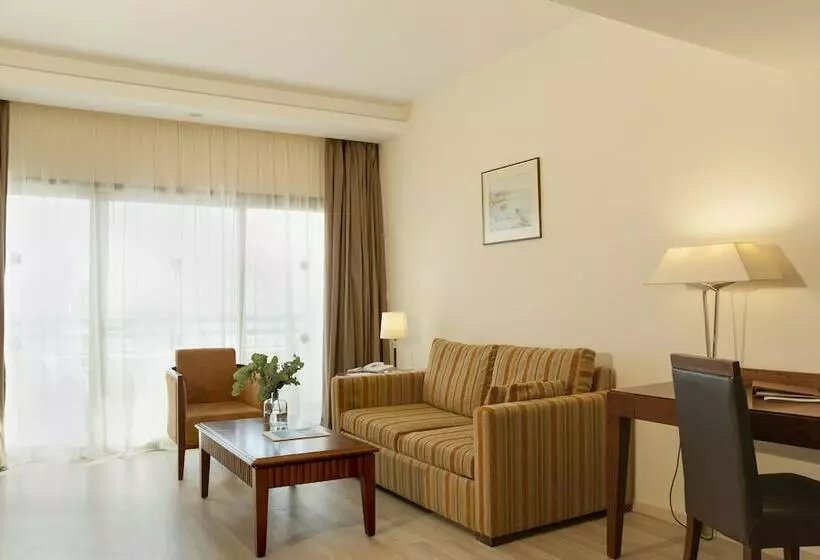 Executive Suite, Ajax