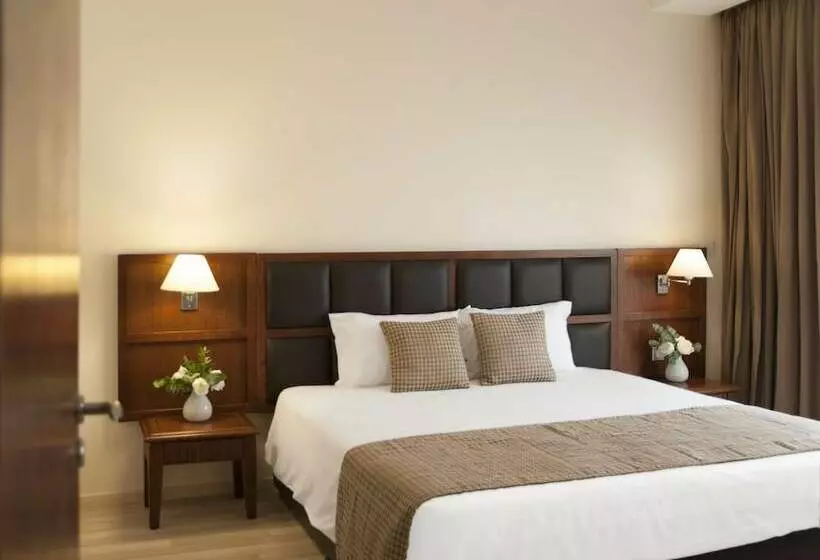 Executive Suite, Ajax