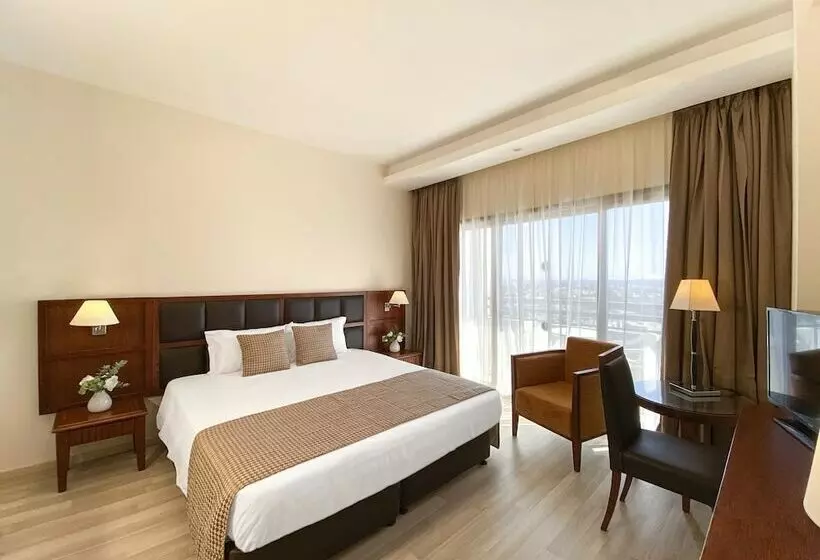 Executive Suite, Ajax