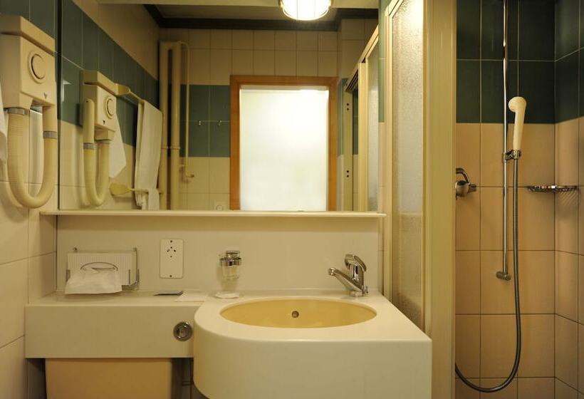 اتاق استاندارد یک نفره, Arlette Beim Hauptbahnhof