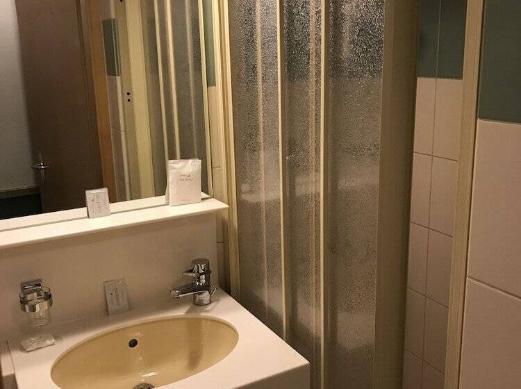 اتاق استاندارد یک نفره, Arlette Beim Hauptbahnhof