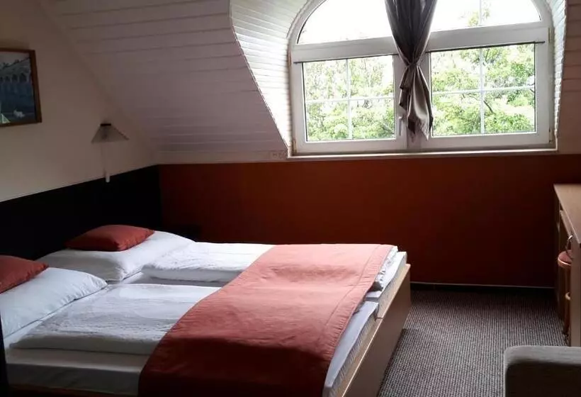 スタンダードトリプルルーム, Berg Toboz Panzió