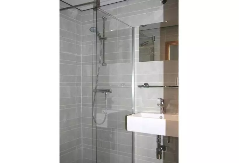 اتاق استاندارد سه نفره, Kap