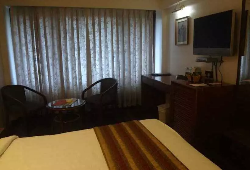 اتاق اجرایی, Midtown Pritam