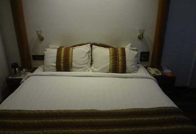 اتاق لوکس, Midtown Pritam