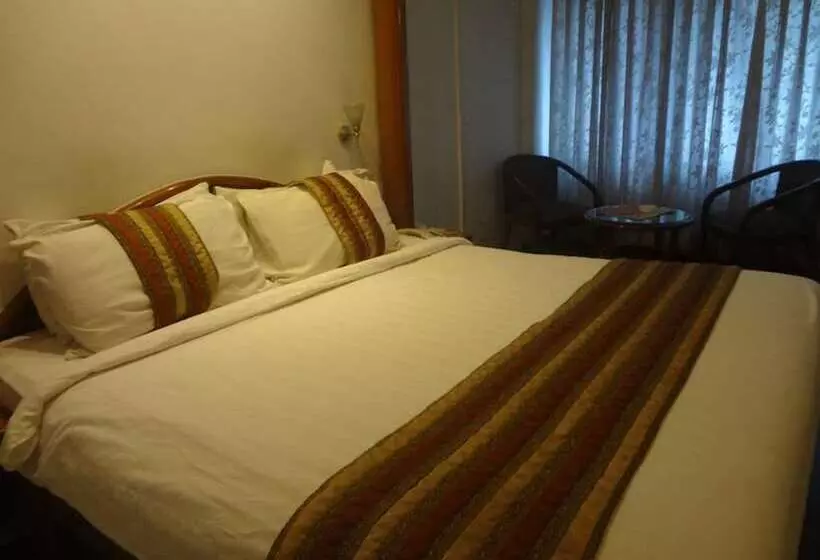 اتاق لوکس, Midtown Pritam